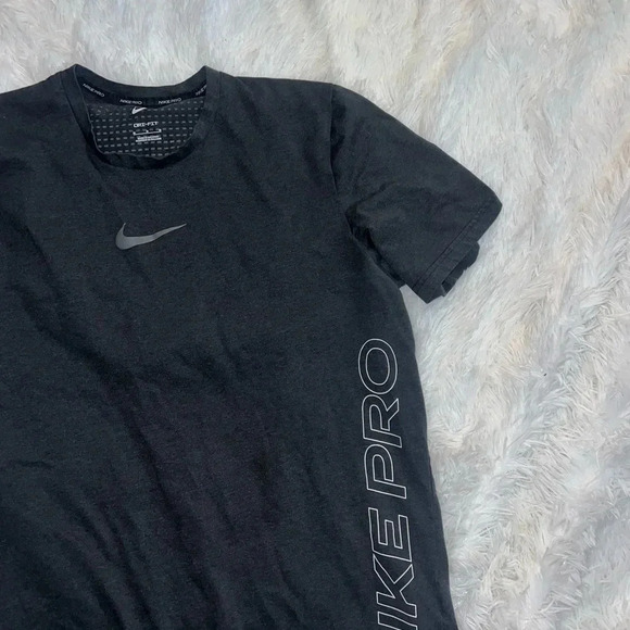Nike Pro size Medium Men’s Athletic Breathable Running Shirt - Picture 1 of 7